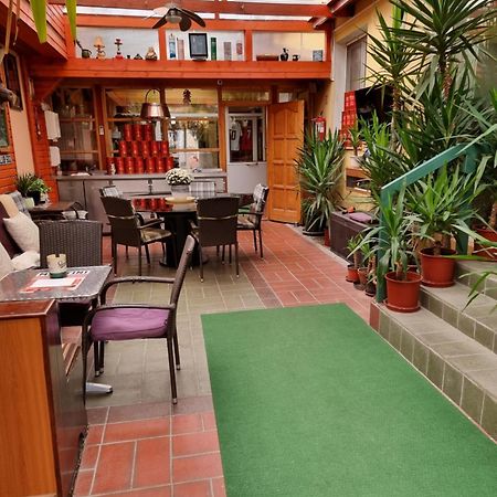 Bed and Breakfast Club Haus 502 Kalocsa Exterior foto
