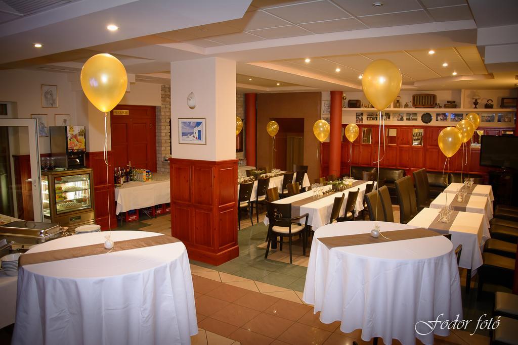 Bed and Breakfast Club Haus 502 Kalocsa Exterior foto